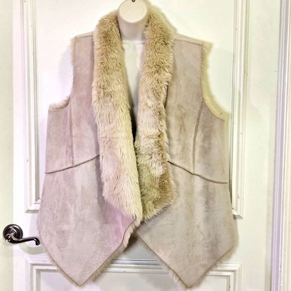 Loft (Ann Taylor Loft) Cream Faux Suede Faux Fur Trim & Lining Vest, Large - Picture 4 of 16